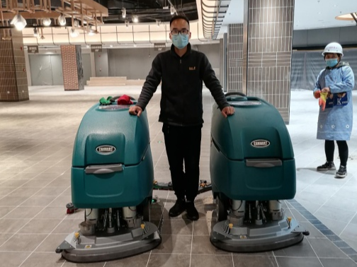 大型商場洗地機使用時要注意什么？