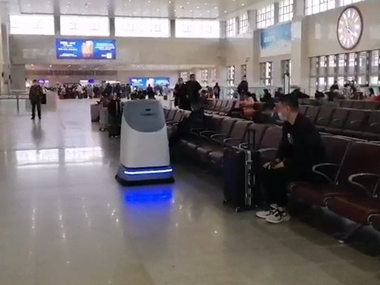 坦力無人大型掃地機(jī)“下凡”，車站清潔難題一鍵 “飛升”