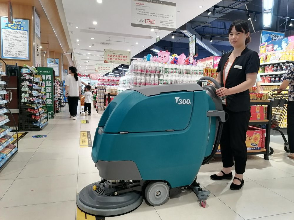 商場清潔，少不了這幾位“功臣”