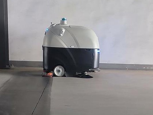 王楚欽孫穎莎晉級(jí)八強(qiáng)，坦力無(wú)人駕駛洗掃車(chē)清潔秀 “新招”！