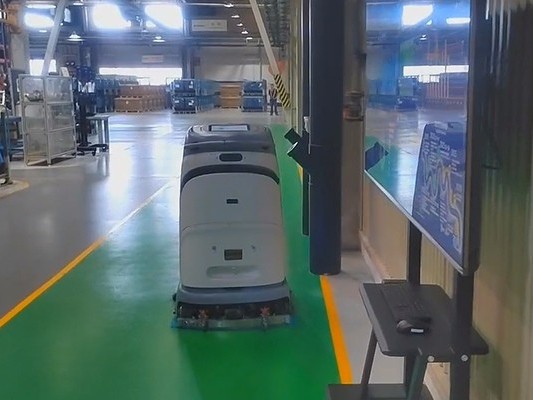 坦力工廠洗地機器人：80kg 重壓之下，讓環(huán)氧地坪 “逆生長”