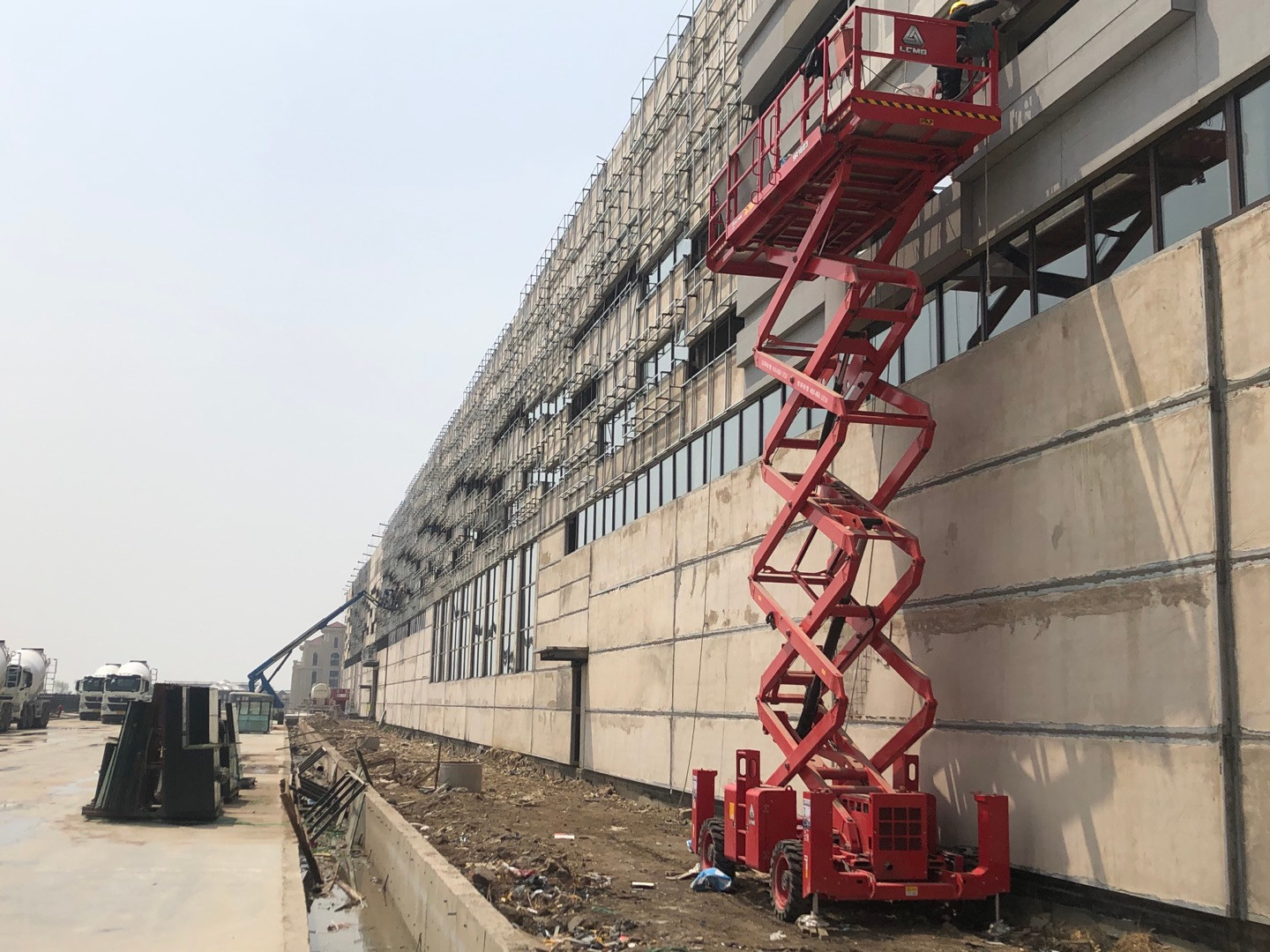 高空車，路燈車，管道安裝車，高空升降機作業(yè)平臺出租 -青島捷立
